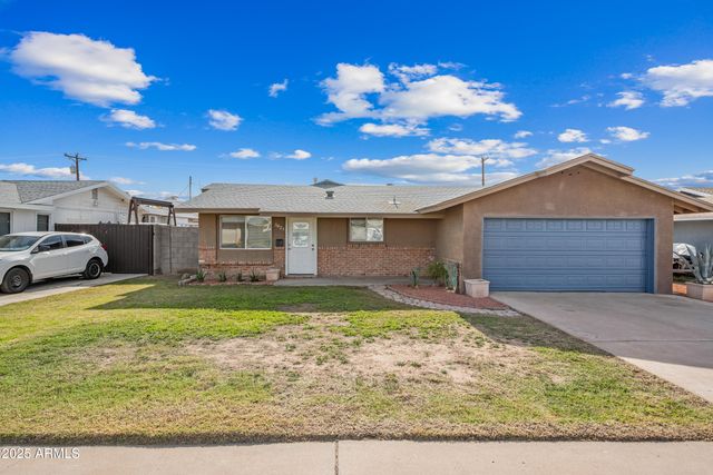 3823 W LAWRENCE Road, Phoenix, AZ 85019