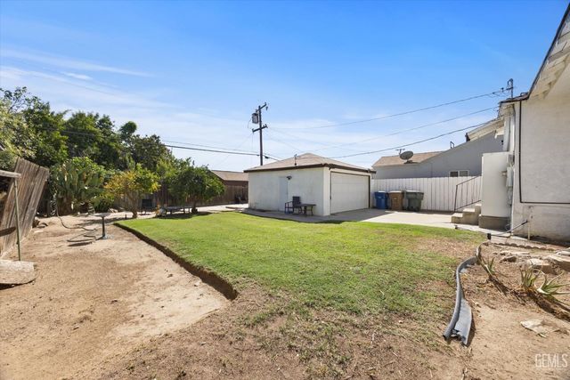2314 Olympic Drive, Bakersfield, CA 93308