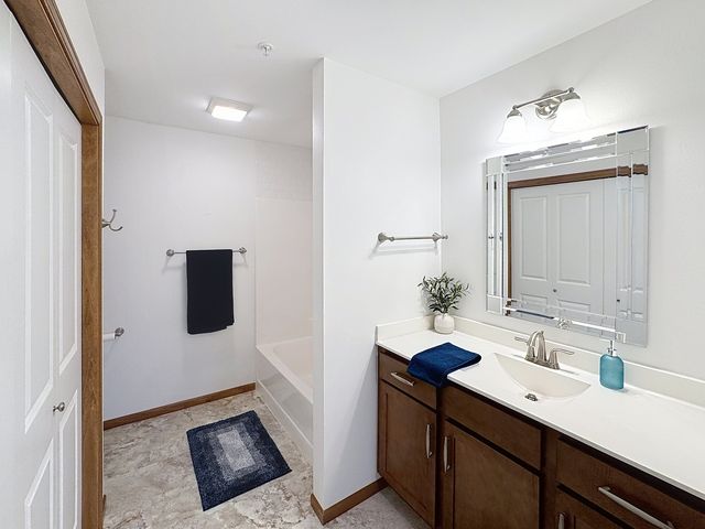 420 E Franklin Street 104, Eldridge, IA 52748