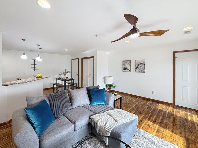 420 E Franklin Street 104, Eldridge, IA 52748