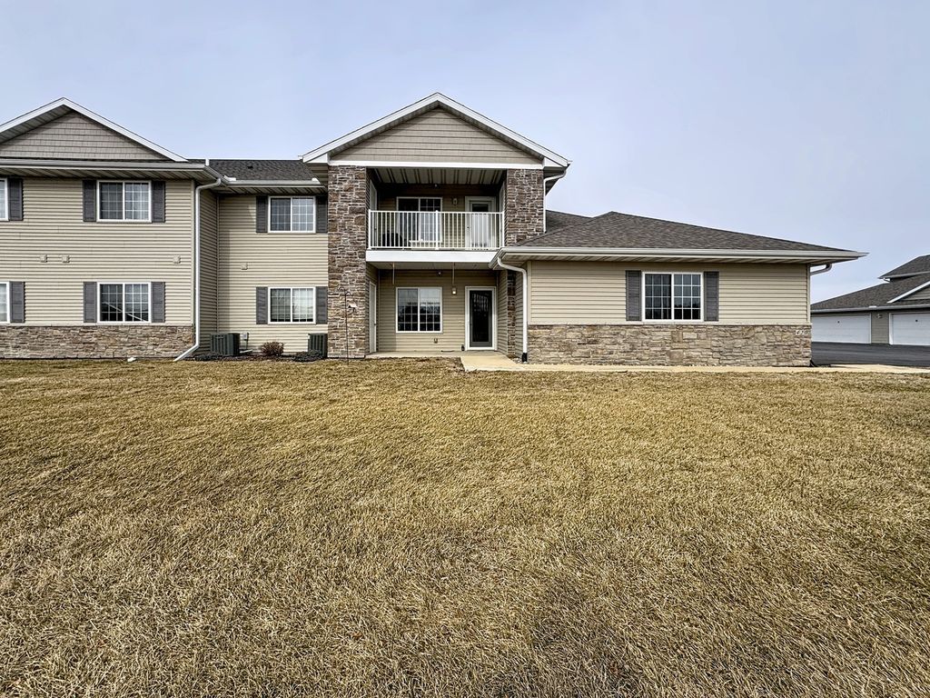 420 E Franklin Street 104, Eldridge, IA 52748