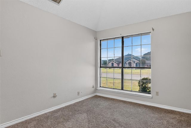 1001 Creek Valley Road, Mesquite, TX 75181