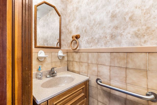 9 Cleveland Ave., Saugus, MA 01906