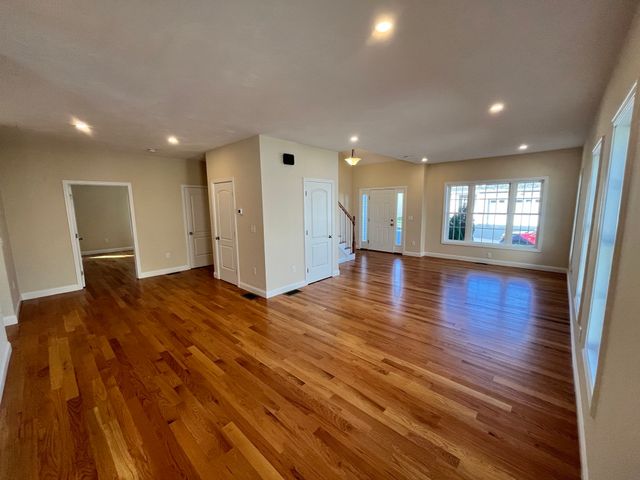 181 Crownshield Ave C, Uxbridge, MA 01569