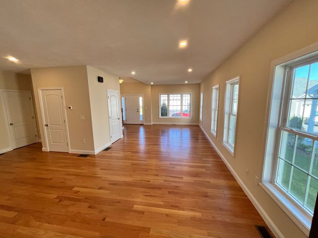 181 Crownshield Ave C, Uxbridge, MA 01569
