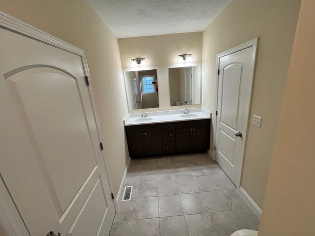 181 Crownshield Ave C, Uxbridge, MA 01569