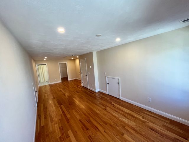 181 Crownshield Ave C, Uxbridge, MA 01569
