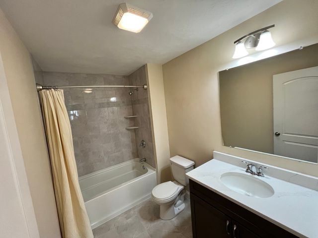181 Crownshield Ave C, Uxbridge, MA 01569