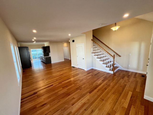 181 Crownshield Ave C, Uxbridge, MA 01569