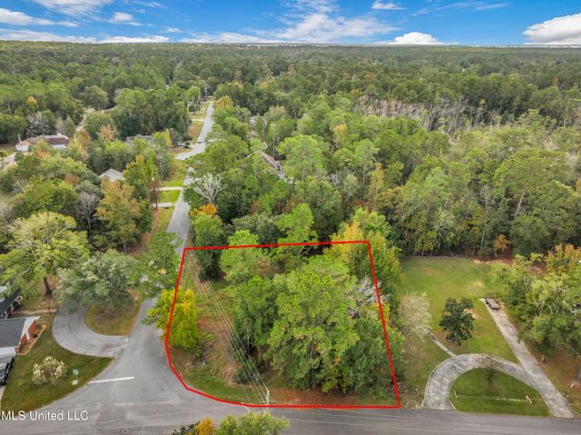 8372 Maunalani Place, Diamondhead, MS 39525