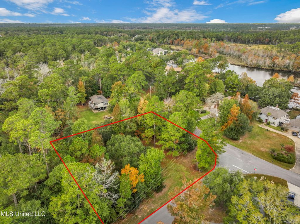 8372 Maunalani Place, Diamondhead, MS 39525