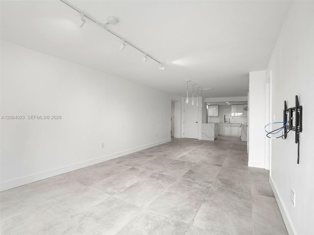 6725 Harding Ave 504, Miami Beach, FL 33141