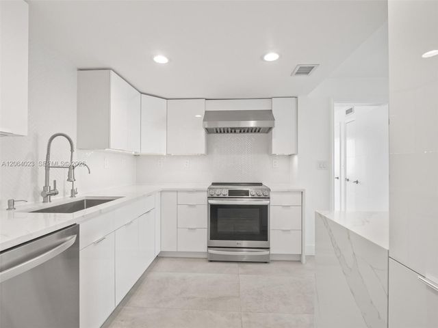 6725 Harding Ave 504, Miami Beach, FL 33141