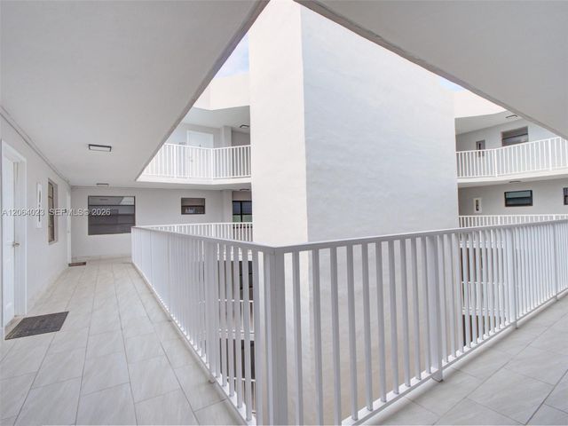 6725 Harding Ave 504, Miami Beach, FL 33141