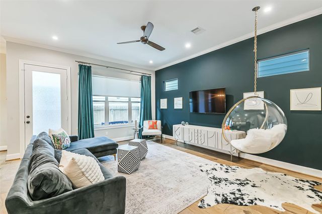 8816 Hollywood Garden Lane, Houston, TX 77080