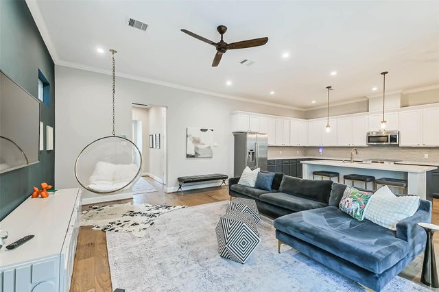 8816 Hollywood Garden Lane, Houston, TX 77080