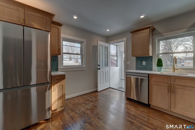 135 London Drive, Hamden, CT 06517