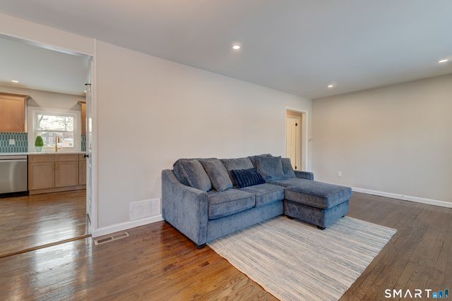 135 London Drive, Hamden, CT 06517