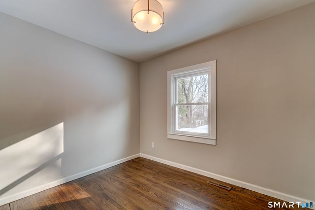 135 London Drive, Hamden, CT 06517