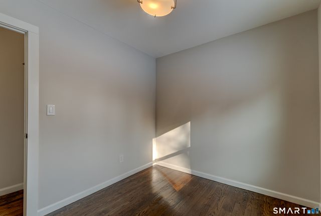 135 London Drive, Hamden, CT 06517