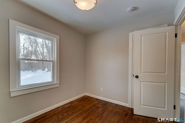 135 London Drive, Hamden, CT 06517