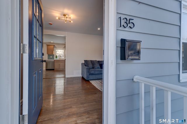 135 London Drive, Hamden, CT 06517