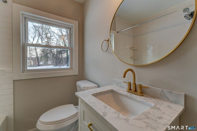 135 London Drive, Hamden, CT 06517