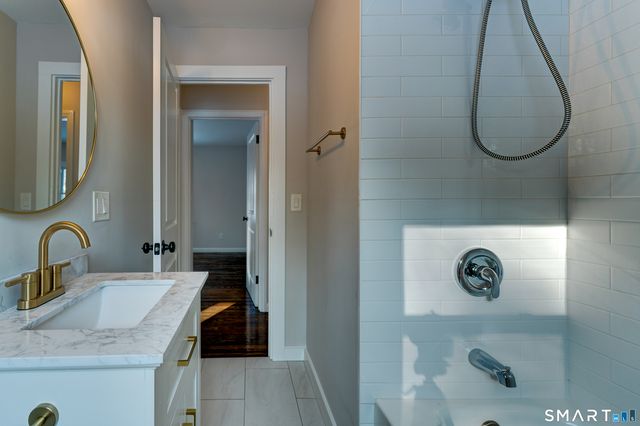 135 London Drive, Hamden, CT 06517