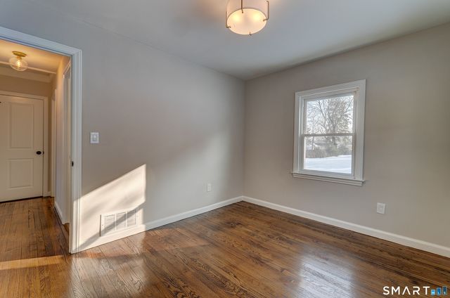 135 London Drive, Hamden, CT 06517