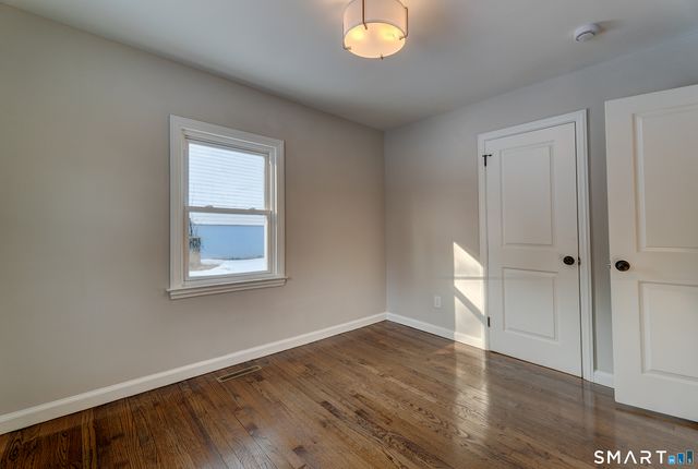 135 London Drive, Hamden, CT 06517