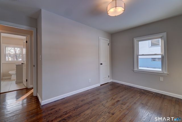 135 London Drive, Hamden, CT 06517