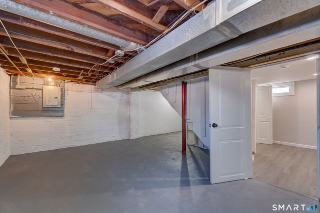 135 London Drive, Hamden, CT 06517