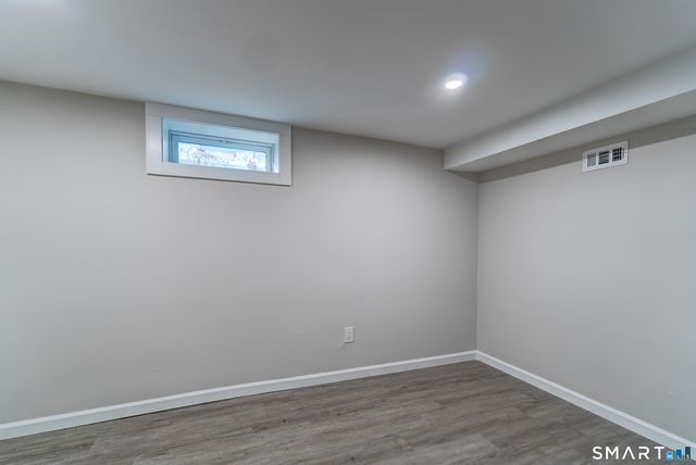 135 London Drive, Hamden, CT 06517