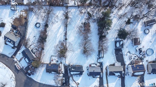 135 London Drive, Hamden, CT 06517