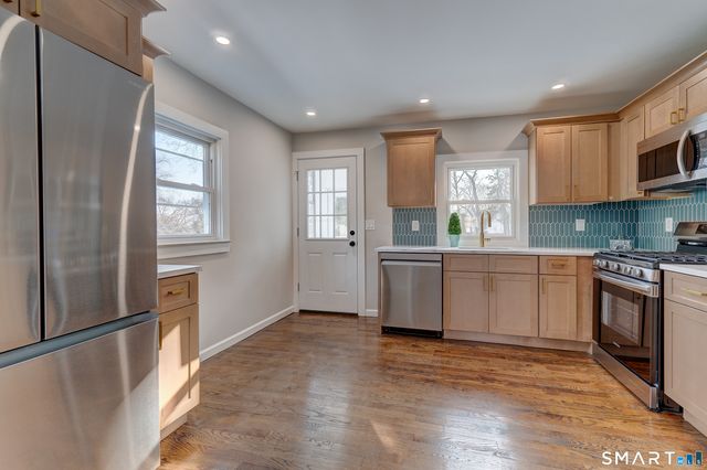 135 London Drive, Hamden, CT 06517