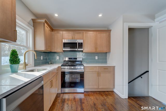 135 London Drive, Hamden, CT 06517