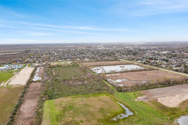 4835 10th Street, Bacliff, TX 77518
