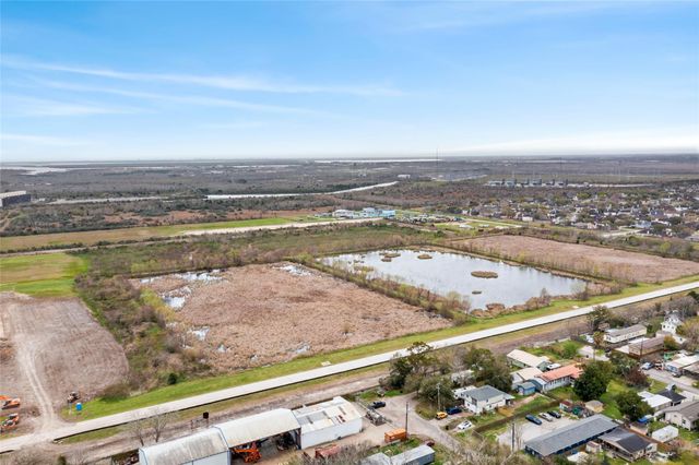 4835 10th Street, Bacliff, TX 77518