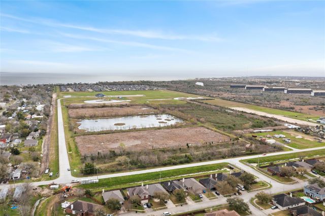 4835 10th Street, Bacliff, TX 77518