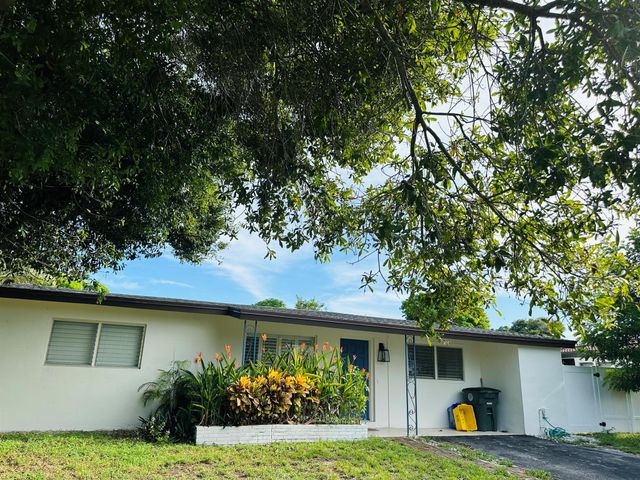 270 NW 10th Street, Boca Raton, FL 33432