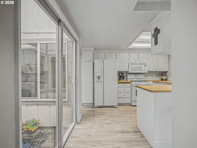 1837 Ne 148TH Pl, Portland, OR 97230