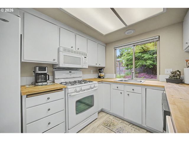 1837 Ne 148TH Pl, Portland, OR 97230