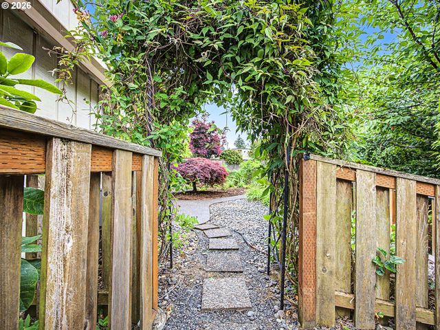 1837 Ne 148TH Pl, Portland, OR 97230