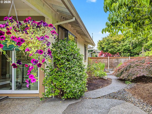 1837 Ne 148TH Pl, Portland, OR 97230