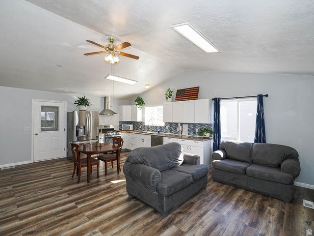 2087 E WEEPING WILLOW WAY, Eagle Mountain, UT 84005