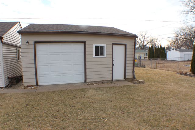 2104 N Ohio Avenue, Davenport, IA 52804