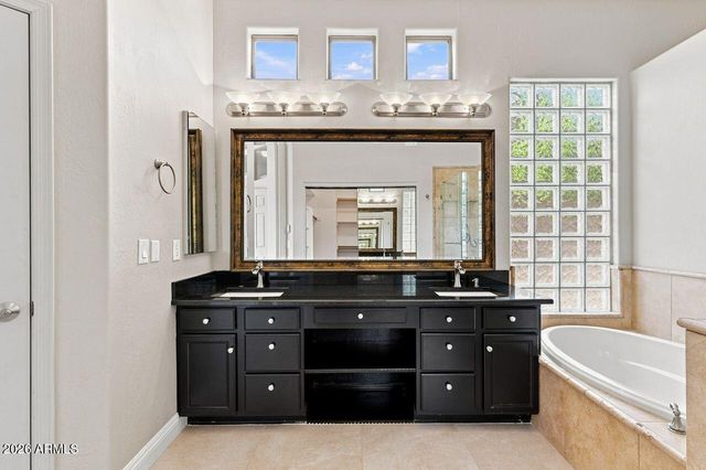9621 E Chuckwagon Lane, Scottsdale, AZ 85262