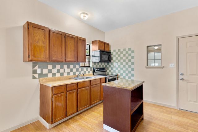 1235 E Leuda Street, Fort Worth, TX 76104