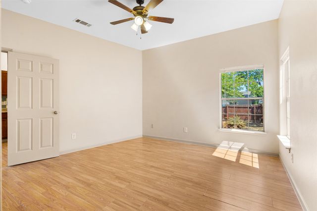 1235 E Leuda Street, Fort Worth, TX 76104