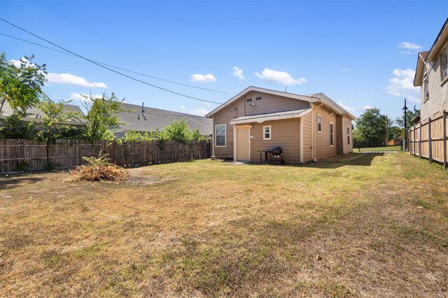 1235 E Leuda Street, Fort Worth, TX 76104